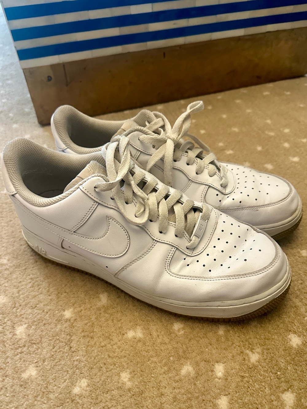 Men’s Nike White Low-Top Leather Air Force 1 Sneakers, size US 11